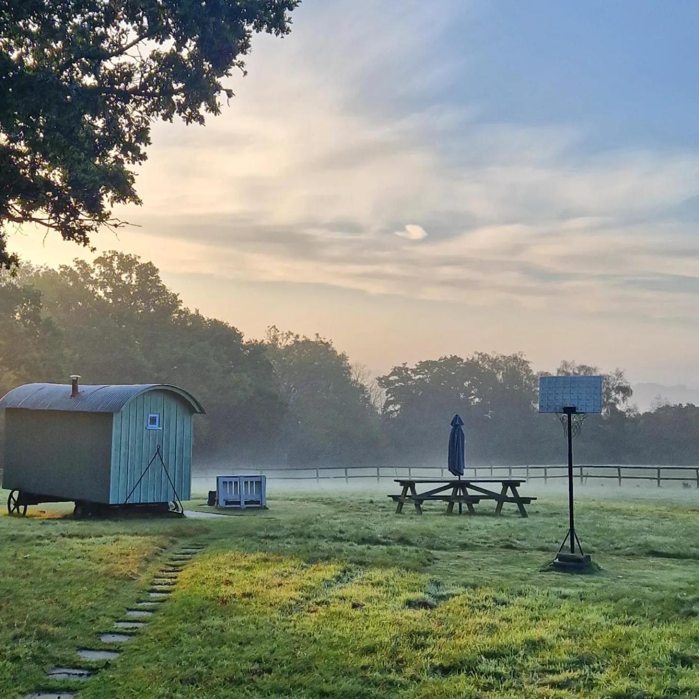Skylark Shepherds Hut Royal Tunbridge Wells Exterior photo